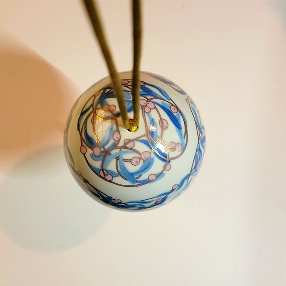 LLADRO VINTAGE "UNDER THE MISTLETOE BALL" - Picture 5 of 12